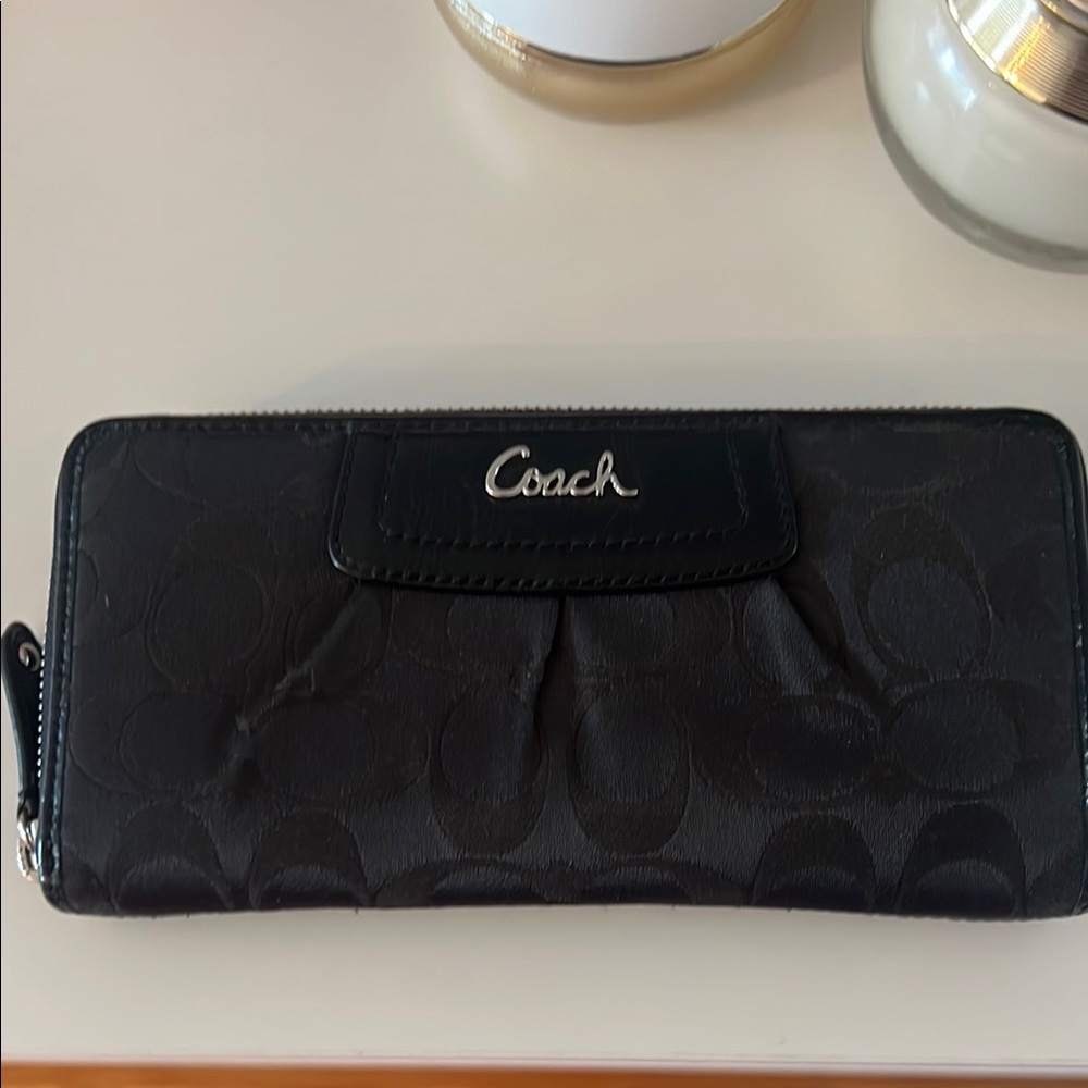 Coach Black Key and Card Holder Minimalist Design